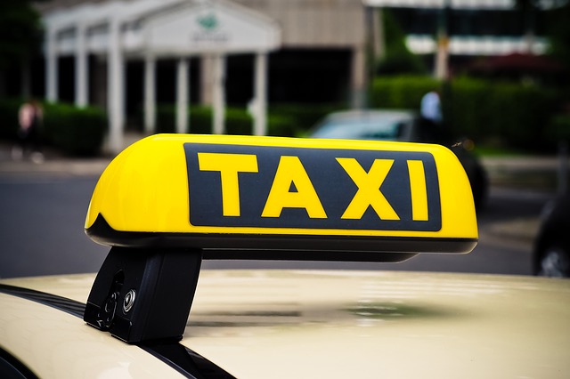 להחזיק רכב פרטי או להזמין מונית?