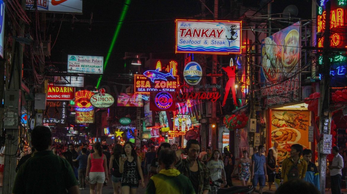 המדריך האולטימטיבי לחיי לילה לפטאיה תאילנד 2023