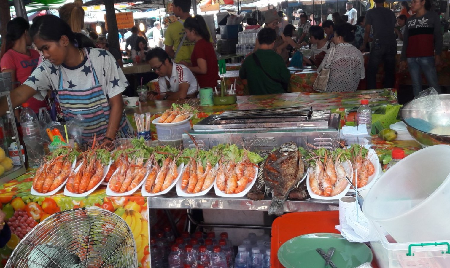 לאכול בשוק Chatuchak בנגקוק